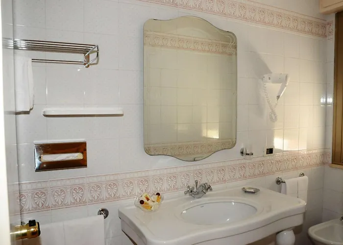 Globus, Sure Collection By Western Hotel