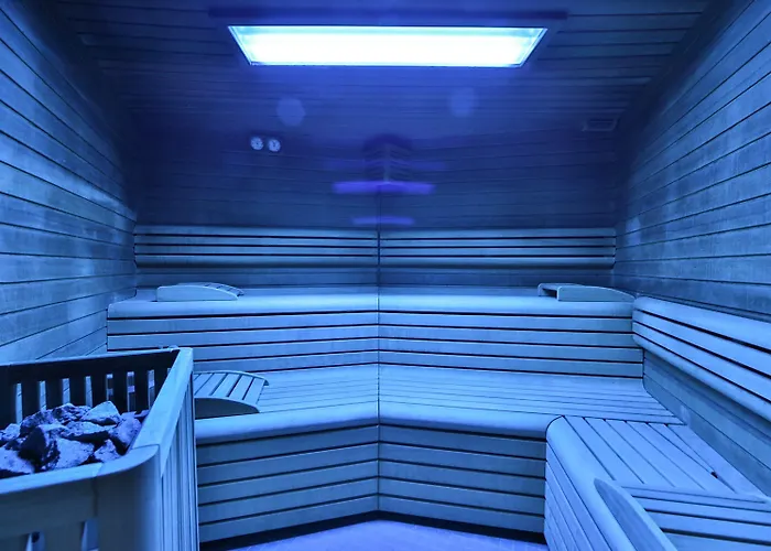 Hotel Globus, Sure Collection By Western