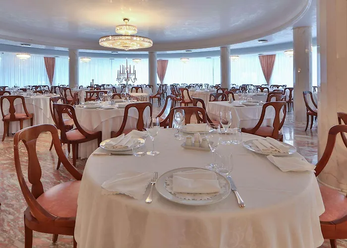 Hotel Globus, Sure Collection By Western