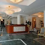 Hotel Globus 4*