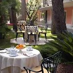 Globus Hotel