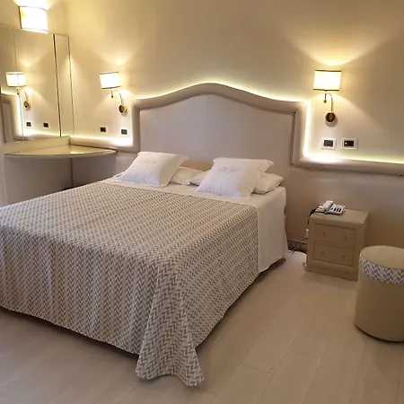 Hotel Globus 4*
