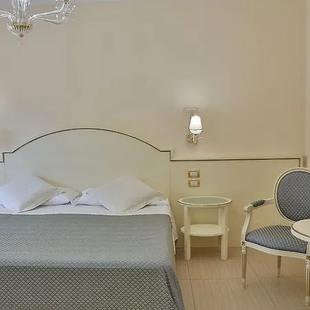 Hotel Globus 4*