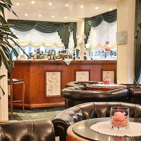 Hotel Globus 4*