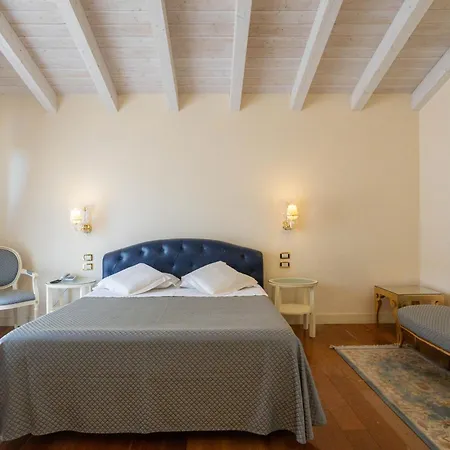 Globus Hotel