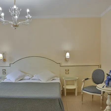 Szálloda Globus, Sure Collection By Western