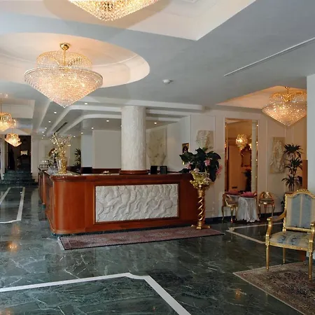 Hotel Globus 4*