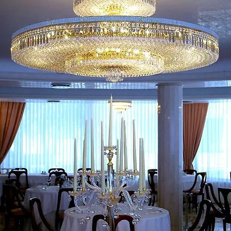 Globus Hotel 4*