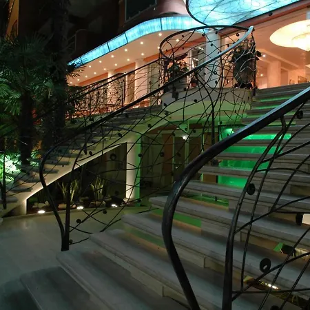 Globus, Sure Collection By Western 4*