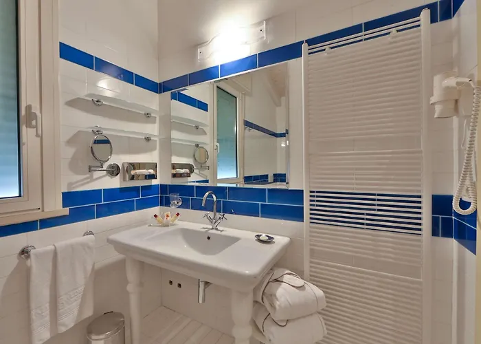 Globus, Sure Collection By Western Szálloda 4*