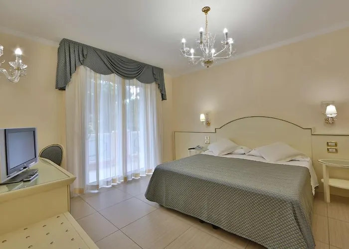 Globus, Sure Collection By Western