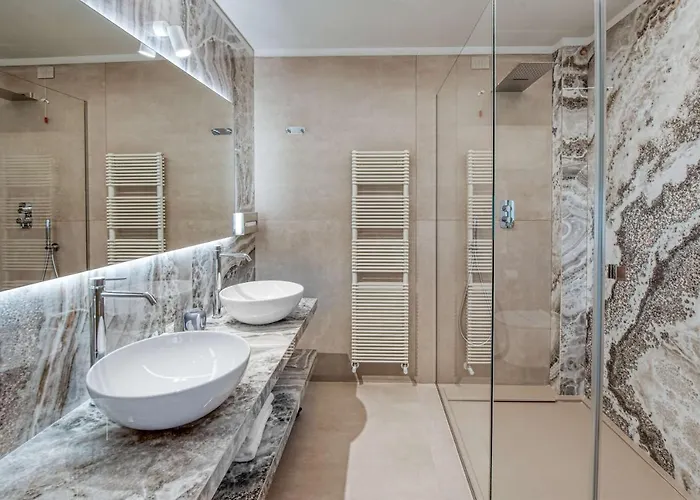 Globus, Sure Collection By Western