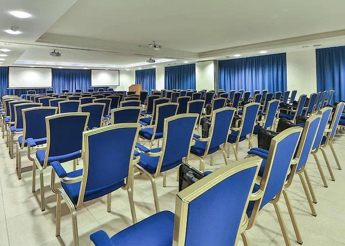 Hotel Globus, Sure Collection By Western 4*