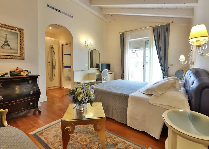 Globus, Sure Collection By Western Otel Milano Marittima