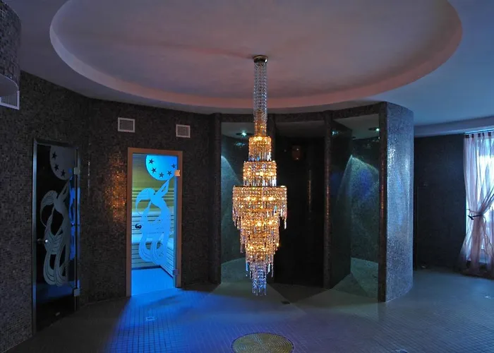 Globus, Sure Collection By Western