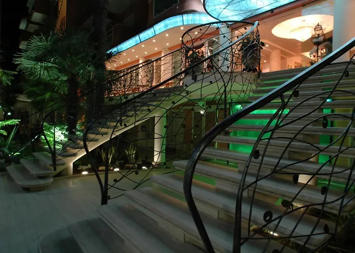 Globus, Sure Collection By Western 4*