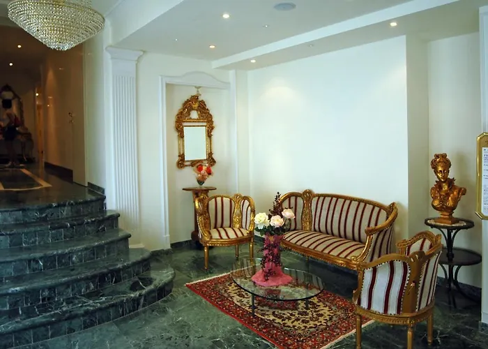 Globus, Sure Collection By Western